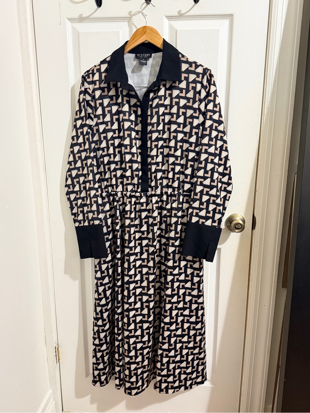 Mystery New York Geometric Print Blouse in Black and Cream